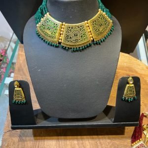 Thewa Green Necklace Set